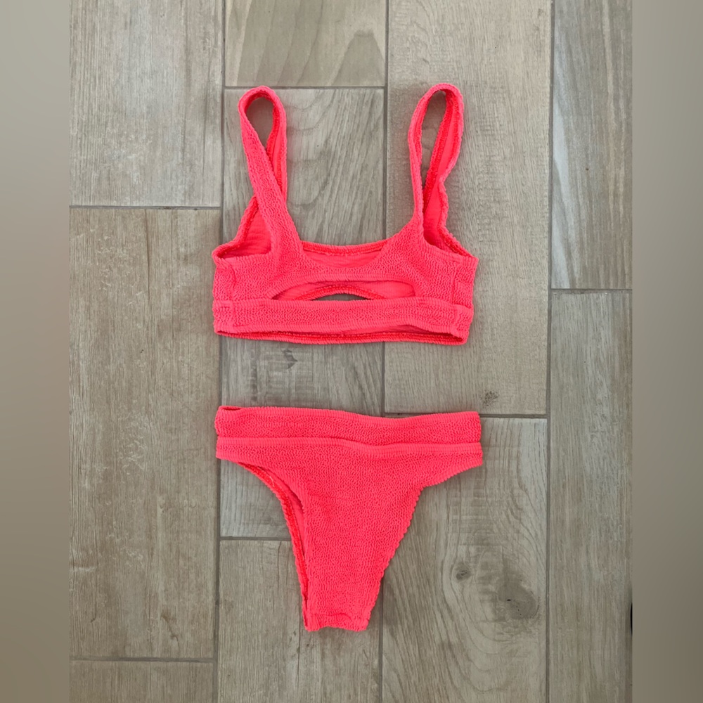 Everything but water bikini - Picture 4 of 4